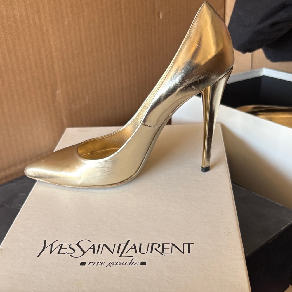Yves Saint Laurent Metallic Gold Pointed Pump - Picture 2 of 4